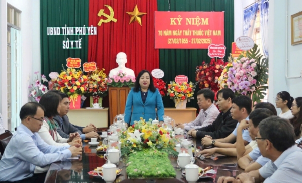 Hình ảnh cho bài viết Phó Bí thư Thường trực Tỉnh ủy Cao Thị Hòa An đi thăm, chúc mừng một số cơ sở y tế trên địa bàn tỉnh nhân Ngày Thầy thuốc Việt Nam (27/2)